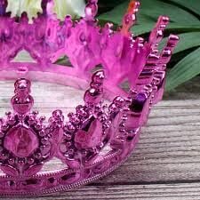 PASTA ÜSTÜ PLASTİK TAÇ PEMBE- FUŞYA